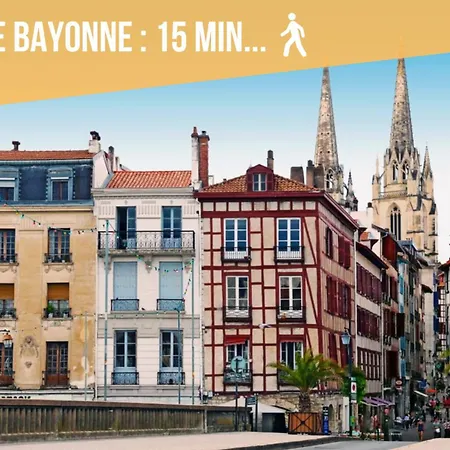 Regis - Jardin-parking-wifi-equipe *